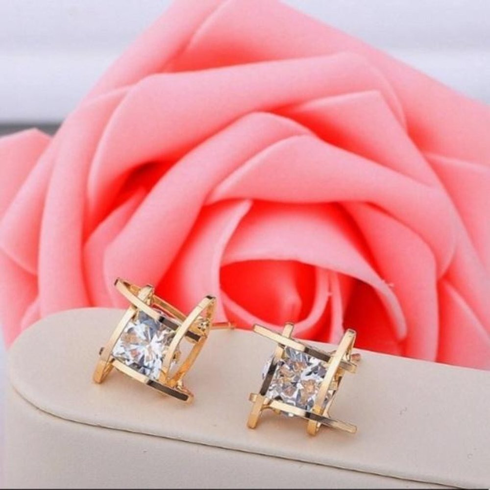 New”Gold Tone 3D Caged Diamond Stud Earrings, wonderful Earrings, cute Earrings - Picture 4 of 6